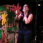 Renata Bravo Instagram - 👩‍🎤👏 Actriz, emprendedora y comediante Renata Bravo sacó buenas risas con su Stand Up en "Paseo Voces de Mujer" de Isla de Maipo. ✅️ La reconocida artista se llevó el aplauso y cariño de vecinos y vecinas de todas las edades en una exitosa jornada de boulevard 2024. 🤝 Alcalde Juan Pablo Olave y parte del Concejo Municipal le entregaron un obsequio y reconocimiento por ser parte de esta conmemoración del Día de la Mujer. #ISLADEMAIPO #PreocupadaPorTi