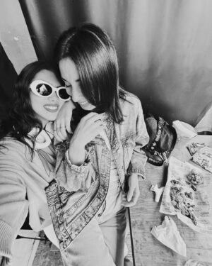 Renata Vaca Instagram - Te amo feri, en este y todos los universos… 
Que este nuevo año te traiga todas las mieles de la vida🐞 
Feliz cumpleaños, eres la mejor mamá ✨ @fervj