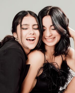 Renata Vaca Instagram - ¿Tengo la mamá más guapa? 
Si
Es todo, adiós.
Gracias @dabethgamalierphoto por las fotitos🍭
Styled por la talentosa @monikmode