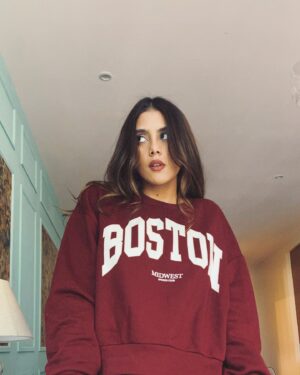Renata Vaca Instagram - Comfy comfy #stradilooks @stradivarius 🍒🧚🏼‍♂️✨🫶🏽