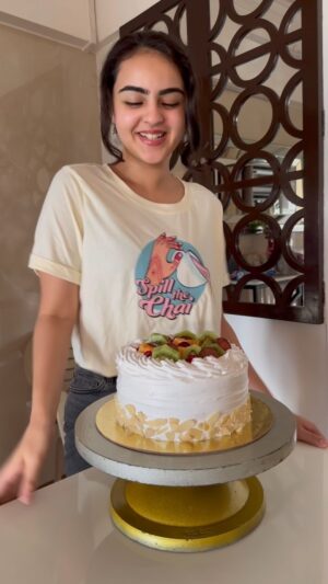Renaye Tejani Instagram - Made a Classic Fruit Cake today!! 🍇✨🍊🥝🎂