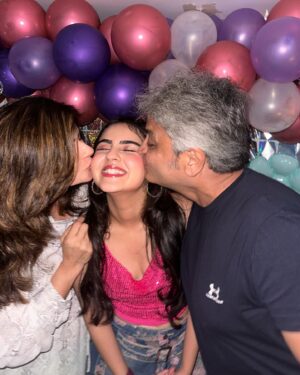 Renaye Tejani Instagram - Just woke up from my teenage dream 💭💕🪩
#20 !!