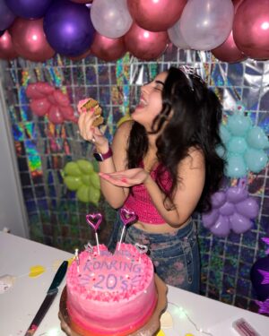 Renaye Tejani Instagram - Just woke up from my teenage dream 💭💕🪩
#20 !!