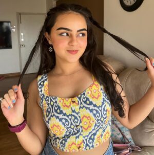 Renaye Tejani Instagram - One month later but here are some @lollaindia pics 🎫🦋💛

My festival Make up by @moonbabyree
