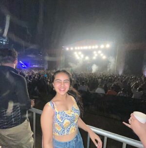 Renaye Tejani Instagram - One month later but here are some @lollaindia pics 🎫🦋💛

My festival Make up by @moonbabyree