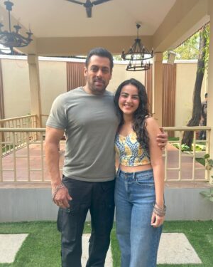 Renaye Tejani Instagram - With my favourite 🤍
@beingsalmankhan