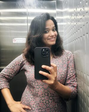 Renjini Kunju Instagram - “Reflecting on the roller coaster ride of 2023, with its highs and lows. Using every experience as a stepping stone for growth. Welcoming 2024 with hope, confidence, and strength. Here’s to more travels, continuous learning, and spreading happiness! #2024Journey”. #Cheers to new beginnings! 🌟 #NewYear #2024Adventures”