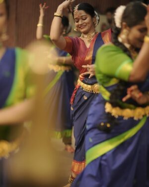 Renjini Kunju Instagram - “Grateful for the divine opportunity to perform in front of Guruvayoorappan. Each moment filled with divine blessings and musical joy. 🙏🎶 #GuruvayoorPerformances #DivineMelodies” 

📷 @harikuttanhk 
Mua @makeup_pearl_official