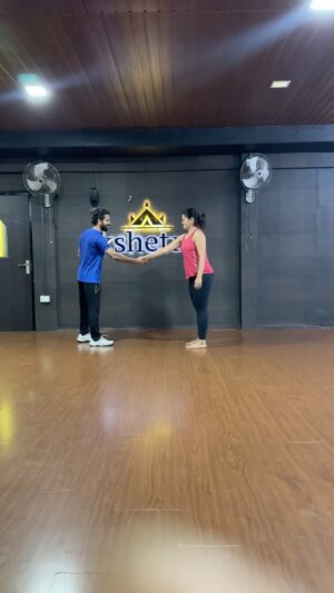 Renjini Kunju Instagram - Flexibility test with our trainer @shadnsha