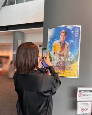 Reon Yuzuki Instagram - .
星組公演
『BIG FISH（ビッグ・フィッシュ）』🐠🐠🐠
.
お稽古前の
ねねと
行ってきました☺️

.
びっくりするぐらい
泣いて
自分でも驚き☺️
横のねねも
泣いてました☺️

.
我慢するのに
温かい涙が
溢れてくる
素晴らしい作品でした🙂

.
星組が
まあるく
あたたか〜く
一つにまとまってて
とても
嬉しかったです😌

.

みんな
生き生きと
輝いてて
まこっつあんを
筆頭に
みんな
役がぴったり😌
素晴らしかったです❤️

.
とっても幸せな
観劇🐠🐠🐠🩷😆

.
#星組
#ビッグフィッシュ
#礼真琴　ちゃん
#小桜ほのかちゃんも素晴らしかったわあー
#夢咲ねね　ちゃん
#柚希礼音