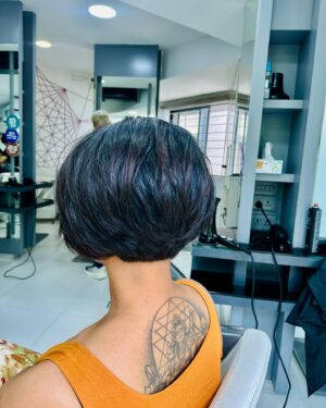 Reshma Nair Instagram - Short and Sassy ✂️🧡🍑

#chopchop #shorthairdontcare #carefree