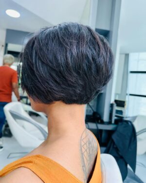 Reshma Nair Instagram - Short and Sassy ✂️🧡🍑

#chopchop #shorthairdontcare #carefree