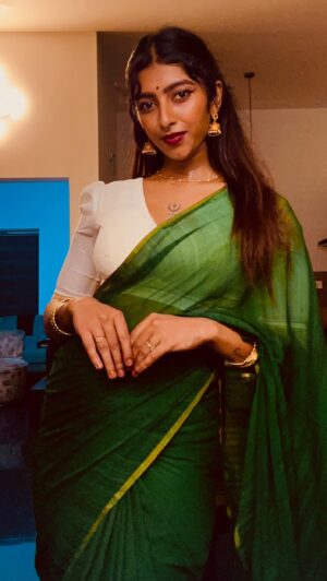 Reshma Nair Instagram - POV : When you love to look at yourself ❤️✨

#reelsinstagram #saree #sareelove #❤️ #dusky #eyes #wingedliner