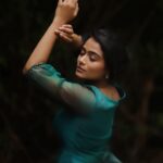 Reshma Venkatesh Instagram – 🐬

@sat_narain 
@studio_sushma 
@colours.and.curls 
@arunprajeethm