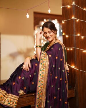 Revati Lele Instagram - Tu bin bataye mujhe le chal kahi💕 

📸 @pratikkadamphotography 💃🏼
#diwali