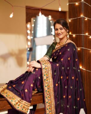 Revati Lele Instagram - Tu bin bataye mujhe le chal kahi💕 

📸 @pratikkadamphotography 💃🏼
#diwali