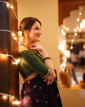 Revati Lele Instagram - Mere tumhare sabke liye …Happy Diwali 🪔🥳 

📸 @pratikkadamphotography 💕

#lagnachibedi #diwali #celebration #starpravah #onset #setlife #lights #madhu #photoshoot #photography
