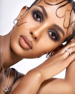 Rgat Afewerki Ybrah Instagram - This look deserves its own red carpet. 

@bulgari  jewelry 🤩
@alexandermcqueen 
@touch_by_marzel love you 😘 💄 
@fetil_picture 📸 🙌
@be_ewnetu  hair style 🙌

#bulgarijewelry #bulgria 
#photography #alexandermcqueen #alexandermqueenphotoshoot #makeuptoch_by_marzel #mikiphotography #photomodel