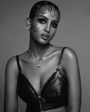 Rgat Afewerki Ybrah Instagram - Serving looks. Feeling grateful. Good vibes too.

@bulgari  jewelry 🤩
@alexandermcqueen 
@touch_by_marzel love you 😘 💄 
@fetil_picture 📸 🙌
@be_ewnetu  hair style 🙌

#bulgarijewelry #bulgria 
#photography #alexandermcqueen #alexandermqueenphotoshoot #makeuptoch_by_marzel #mikiphotography #photomodel
