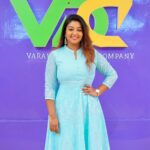 Rhema Ashok Instagram - @srimakeover_artistry @sri_boutique_and_rentals_ For booking contact 9344883640 99994181645 One day bridal master class First time in Thanjavur Syllabus Ultra HD makeup look Airbrush makeup look 2 different hairstyles 2 different eye looks Product knowledge -skin care according to your skin type -How to create a flawless base -Correction and concealing -Right way to apply Blush contouring and highlighting techniques -Eyelash fixing techniques -Lens fixing techniques -Affordable and high end brand details -Complete demo will be -demonstrated on step by step -Photo shoot with celebrity -Certificate will be provided