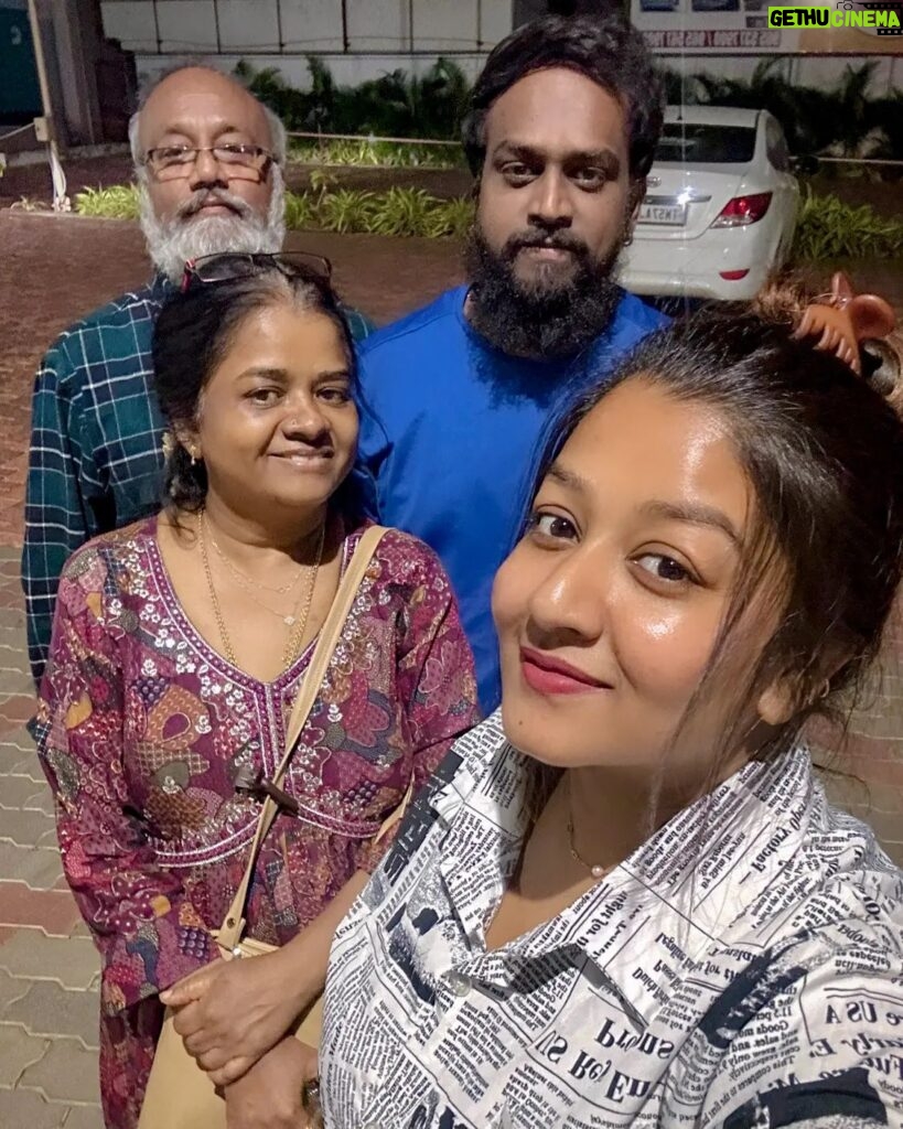 Rhema Ashok Instagram - Time together as a family is a gift ❤️ #mypeople