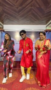 Rhema Ashok Instagram - Kandha kapathu 😂 with @rhema_ashok @vardha_master . Makeup @rhemas_bellezza_atelier . Cam @kavin_dhanraj . #aishukannan #rhema #vardhamaster #vijaytv #celeb #dance #hookstep #trendingreels #krishnagiri #seminar #bangalore #chennai #dancer #sarapambusada #elandhapazham