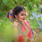 Rhema Ashok Instagram - என் வீட்டுத் தோட்டத்தில் பூவெல்லாம் கேட்டுப்பார்! என் நெஞ்சைச் சொல்லுமே! 🦋♥️ Favourite set of pictures from my recent shoot :) Mua: @vims_makeover Wearing: @frontiers_fashion_lounge Jewellery: @shimmabridalcollection Dop: @jaihindh_photography Location: @iconiicfilmcity