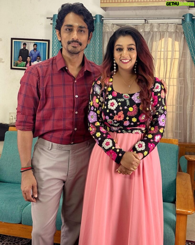 Rhema Ashok Instagram - Nice meeting you sir @worldofsiddharth ♥️🤌🏻 Best wishes for “CHITHHA” movie! Waiting to watch the movie and experience an emotional thriller!! 🫶🏻 #chittha #moviepromotion #sidharth #tamilcinema