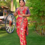 Rhema Ashok Instagram - என் வீட்டுத் தோட்டத்தில் பூவெல்லாம் கேட்டுப்பார்! என் நெஞ்சைச் சொல்லுமே! 🦋♥️ Favourite set of pictures from my recent shoot :) Mua: @vims_makeover Wearing: @frontiers_fashion_lounge Jewellery: @shimmabridalcollection Dop: @jaihindh_photography Location: @iconiicfilmcity
