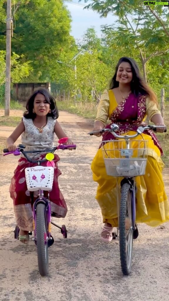 Rhema Ashok Instagram - Entha paiyanum vena pa 🤣♥️ Here is our 5 hours of work in just 1 min! This cutie pie is such a talented kid ✨ Her expressions and moves are lit 🔥 @dds_styles And thanks for your huge response for our duo reels! Will definitely shoot more for your guys :) Watch this sister combo and drop your comment ♥️ Jewellery: @harinisbeautyparlour