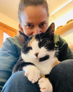 Rhiannon Giddens Instagram - Managed to come home for a few days of rest and felinecation ❤️