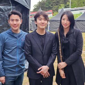 Rho Hee-young Instagram - 꿈을 꾼듯 행복했던  #계촌클래식축제 
#현대차정몽구재단 주최하고, 한국예술종합학교(총장 김대대진) 주관하는 평창의 벌써 10년째가된 
제10회 계촌 클래식 축제, 일상 속 문화 확산 프로젝트 사업 #예술마을 프로젝트
👏👏👏👏👍👍👍👏👏❤️❤️❤️❤️
TKS TO @kisskinceo @dlfwlrla 초대해 주셔서 넘넘넘감사👍👍👍👍❤️👏❤️
세계적인 피아니스트 조성진과 지난해 경기필하모닉 오케스트라 예술감독으로 본격적인 지휘자로의 행보를 시작한 #김선욱피아니스트 의 만남~~~^^
젊은 두 거장의 첫 호흡을 녹음푸르른 전원에서 돗자리앉아 이런멋진공연을 바로코앞에서 마주앉아 보게되다니..!!!!!비현실적 감동😵😵😵
👏👏👏👏👍👍👏👍👍👍👍👍👍❤️❤️❤️❤️❤️❤️❤️❤️❤️❤️❤️❤️❤️
뉴욕 카네기홀연주때 만나 식사도 했던~~
#조성진피아니스트 다시뵈어 너무너무 반가웠고 너무멋진 공연.감동감동.이었어요~~~^^