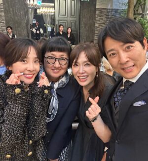 Rho Hee-young Instagram - 울 천둥 & 미미 @hiptriever & mimi 결혼식 공식 #다라맘 자격으로참석,  어머님옆자리착석 ㅎ ㅎ 울 착한 다라패밀리 찐 축하하객들로 분위기 너무 따뜻 하고 주님은총충만한 🙏🙏🙏🙏🙏🙏👏👏👏👏👏👏❤️❤️❤️❤️❤️❤️❤️멋진 결혼식
울 #최수종장로님 주례에 @charitysj 
#하히라님 #이태란님 #오대규님 #조안님 가스펠 중창 너무 은혜로워 눈물울컥 
울 #칠거미 @se7enofficial #거미 와세븐 의 의리..👍👍👏🙏👏👏🌺🌺
천둥과 #mblaq 동료 
#이준 사회 #2ne1 #민지 @_minzy_mz 
그리고 신랑신부 첫 두엣곡 
#CATtRIEVER 팀결성 데뷔곡 #sunflower 
그리고 요즘가장핫한 #이찬원 등장 축가2곡 으로 식장분위기 up up 
거의 컨서트 분위기로 몰입..!!!!!
울다라 큰 누나 역할..!!!! 준비하랴 2부사회에 노래 까지 ..!!!!!제대로. 너무멋짐..!!!👍👍👍👍👍👍👍❤️❤️❤️❤️❤️❤️❤️❤️❤️❤️❤️❤️❤️
울.천둥미미 지금처럼.예쁘고 행복한가정 이루어가길 주님께 기도드립니다
그나저나 울 착하고 순수한 울 다라를 시집 보내야하는데
🥲🥲🥲🥲❤️❤️❤️❤️❤️❤️❤️❤️❤️
