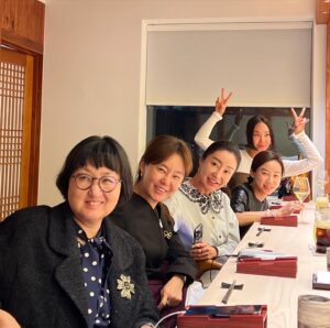 Rho Hee-young Instagram - 대한민국 최고 스시장인 
#미쉘린2스타 #박경재셰프 의 뉴 스시야
#손수헌 2024예약은 이미마감!!요즘 나포함 모든 푸디들사이 가장 가고싶은 그곳..!!!
#명불허전 샤리의 온도와 네타의 신선도와 숙성의.밸런스👍👍👍👍👍👍👏👏👏👏👏❤️❤️❤️❤️❤️❤️❤️❤️
#서프라이즈생일파티 #생파flex 
TKS TO 초대해준 주아씨 @my_pleasure3889 
내동생여친부부 @he11o_yeojin @ddungin 수영 @suyoung112 민정 @minting_lee 
동규와영완 @dongkyukim__ @youngwan_k 축하해줘서 넘고맙고
언니가 더..!!!!!잘하게씀다..!!!!
선물도 케잌도.샴페인도 넘넘 감동👍👍👍👏👏👏❤️❤️❤️🙏🙏🙏🙏🙏
#망원스시야 #강북스시야추천 #서울최고스시야