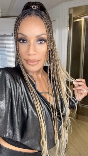 Rhona Bennett Instagram - Farewell London 👋🏾🇬🇧 ... Until next time #EVinLondon #RhoseezyOnTheMove
.
#Spotify #Spotifest2024 #RhonaBennett #TerryEllis #CindyHerron #EnVogue #London #Brixton #Travel #LiveMusic #Singers #GirlGroup #Love