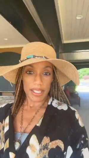 Rhona Bennett Instagram - I needed to get out and get some fresh air. I also wanted to connect with you all here on Instagram.

Recently, my Mouseketeer brother was walking at Disneyland, and it inspired me to bring you all along for my walk. I hope you create the space for your own self-care.

Enjoy the conversation! 👋🏾✨ 
.
#RhonaBennett #CoachRho #MissRNBxCoachRho #Walk #Love #Nature #We