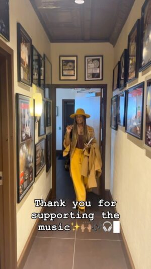 Rhona Bennett Instagram - THANK YOU for supporting the music and sharing the #MESSAGE🔥🚀💕
.
LINK IN BIO👀
.
#RhonaBennett #MissRNB #CoachRho #Singer #Teacher #Coach #LifeCoach Entertainer #Growth #Motivation #Courage #Grace #Faith #InstantClassic #Zeta #PersonalPowerUniversity #PPU #YouAreTheAnswer #AlwaysInTheClub #EnVogue #WeThePeople #StudioTime