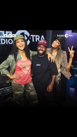 Rhona Bennett Instagram - REPOST ::: @bbc1xtra Icons only 😍

Catch them on the RnB Show with
@chuckieonline | tonight 11pm on
@bbcsounds 
.
#RhonaBennett #CindyHerron #EnVogue #EVinLondon #Interview