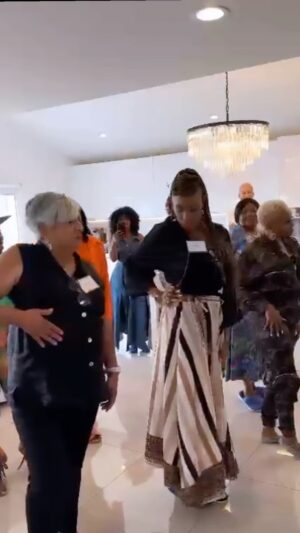 Rhona Bennett Instagram - What an amazing weekend… We definitely collapsed time together. There is something so powerful and advancing about coming together with the shared goal of advancement in our zones of genius and excellence🔥 #LisaNichols #Mastermind #We
.
We (A Powerful Thing) available everywhere. LINK IN BIO🚀
.
#RhonaBennett #MissRNB #CoachRho #Singer #Teacher #Coach #LifeCoach Entertainer #Growth #Motivation #Courage #Grace #Faith #InstantClassic #Zeta #PersonalPowerUniversity #PPU #YouAreTheAnswer #AlwaysInTheClub #EnVogue #WeThePeople