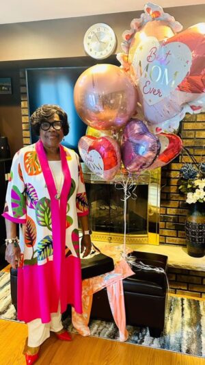 Rhona Bennett Instagram - I think we did good! Thank you to my sister for always holding it down! 🤛🏽 Roz, my husband, and me wanted to make her feel as special as she is. Happy Mother's Day to all!💐😍🌺🌸🌻💐🙌🏽🙏🏾
.
#RhonaBennett #RosalynBennett #ShantielSimon #MothersDay #Mothers #Mom #Ma #HappyMotheraDay