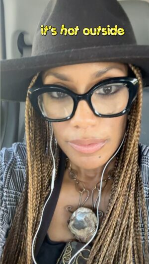 Rhona Bennett Instagram - Wheels UP🛫 #Mastermind #Tribe #GoingBackToCali #CoachRho
.
LINK IN BIO "We (A Powerful Thing)🚀 #MissRNBxCoachRho 
.
LINK IN BIO "Instant Classics' Classics" #Spotify
.
#RhonaBennett #MissRNB #Singer #Entertainer #Growth #Inspiration #Motivation #Courage #Grace #Faith #InstantClassic #Zeta #PersonalPowerUniversity #PPU #YouAreTheAnswer #AlwaysInTheClub #EnVogue #LisaNichols