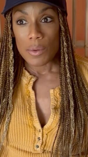 Rhona Bennett Instagram - #WE ... The power of community.
.
LINK IN BIO to support the song 'We (A Powerful Thing)✨🎧🚀
.
LINK IN BIO to access the inspirational music playlist,"Instant Classics' Classics." #Spotify
.
#RhonaBennett #MissRNB #CoachRho #Singer #Entertainer #Growth #Inspiration #Motivation #Courage #Grace #Faith #InstantClassic #Zeta #Community #PersonalPowerUniversity #PPU #YouAreTheAnswer #AlwaysInTheClub #EnVogue #Creatives