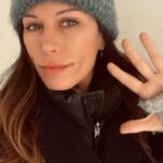 Rhona Mitra Instagram - The annual Odyssey from Southern to Northern Hemisphere, summer to winter back to my place of birth currently on a British Rail train, swaddled in fluff and jacked up on Yorkshire Gold Tea en route to a very chilly Manchester….! this time on a quest for my equine beloveds… After an already hugely intense year on the farm with the droughts, to add insult to injury our neighbors in Argentina have just been hit by a fatal outbreak of a disease that has not been seen for decades, called equine Encephalitis. Horrifc and debilitating Neurological symptoms and 90% fatality rate In horses. No cases have yet been identified in Uruguay but it it’s only a matter of time as the disease is spread by mosquitoes which are obviously impossible to contain. So we are really up against the clock as currently there are no vaccines in Argentina or Uruguay. While waiting for the vaccines to be shipped from Brazil I will be hoping to raise money for the orphanage for the year ahead as well as for the vaccines of which all 30 of the kids will need 2 doses. I’m generally not a fan of 💉 as most do more harm than good, so am very selective of which ones we give but this is one of the effective ones and actually does what it says. So… when needs must we have to do what we have to do…. if you happen to be in the Manchester area I will be signing autographs, answering questions and taking photos with all the wonderful genre fans who have supported my work on screen in the past. ⚔️ 🧛‍♀️ 🔫 🥷 If you can’t make it you are welcome to support via the website/link in my bio. As you know the dedication to serve and be a voice for animals is my primary focus in this life. When we halt our abuse towards them we stand a chance of halting our abuse towards each other. Hope to see you there. @thelastarkorphanage @ftloscifi