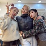 Rian Instagram - 2치카💋💋 @abm_exhibition . 먼길 보러온 가비갈 피낫츄 치워니 👄 사랑해