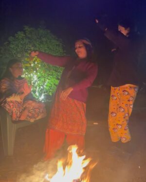 Richa Rathore Instagram - Moments turned into memories❤️🌄

#diwali2023 #family #himachalpradesh #shimla #winters