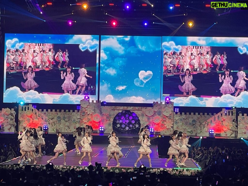 Rie Kitahara Instagram - ゆきりん卒業おめでとう🌸 わたしの大好きなAKB48の コンサートを観ることができて 本当に感動しました🤍🪽 ファンの方の声に胸を打たれました OVER TUREから涙が止まらなかった🥲 コメントを出させていただきました🎥 そこにゆきりんへの気持ちが詰まっています💖 本当に17年間おつかれさまでした！！