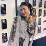 Rie Kitahara Instagram - 🩶 CASETiFY✖️呪術廻戦 in 香港🇭🇰 獄門疆のAirPodsケースすごい😳 特大獄門疆もテンションが上がりました❤️‍🔥 #呪術廻戦 がこんなにも世界中から愛されていることに感動したし興奮しました！ 違う言語を話す人と、共通の話題で盛り上がれる、素敵な空間でした🫶🏻 #PR #JujutsuKaisenxCASETiFY #呪術廻戦 #CASETiFY @casetify_jp @casetify