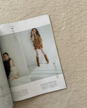 Rie Tomosaka Instagram - ⁡
 @magazinelee 
6月号発売中です！
地味色コーデ特集が最高
私も地味色しか着ないから🥹🫶
沢山質問もらったリップは
 @hermes だったと思います💄
撮影とっても楽しかった〜
⁡
@leemarche では
初めての別注アイテムを✨
@myweakness_official 
⁡
みんな見てね♡