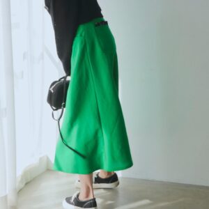 Rie Tomosaka Instagram - ⁡
MWの春のアイテムが公開になりました！
ホームページもぜひご覧くださいませ🧚
楽ちんワンピも私の好きな食べ物ロゴTも
揺れるスカートも編み編みニットも
形最高なパンツもシャツも
使い勝手良すぎるロンTも
刺繍がポイントのトートも
どれもオススメでございます♡
⁡
3月15日(金)20時から販売スタート！
3月13日(水)20時から着用ライブやります
⁡
@myweakness_official 
⁡
