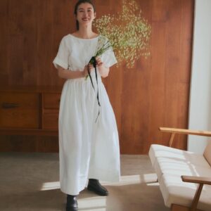 Rie Tomosaka Instagram - ⁡
MWの春のアイテムが公開になりました！
ホームページもぜひご覧くださいませ🧚
楽ちんワンピも私の好きな食べ物ロゴTも
揺れるスカートも編み編みニットも
形最高なパンツもシャツも
使い勝手良すぎるロンTも
刺繍がポイントのトートも
どれもオススメでございます♡
⁡
3月15日(金)20時から販売スタート！
3月13日(水)20時から着用ライブやります
⁡
@myweakness_official 
⁡